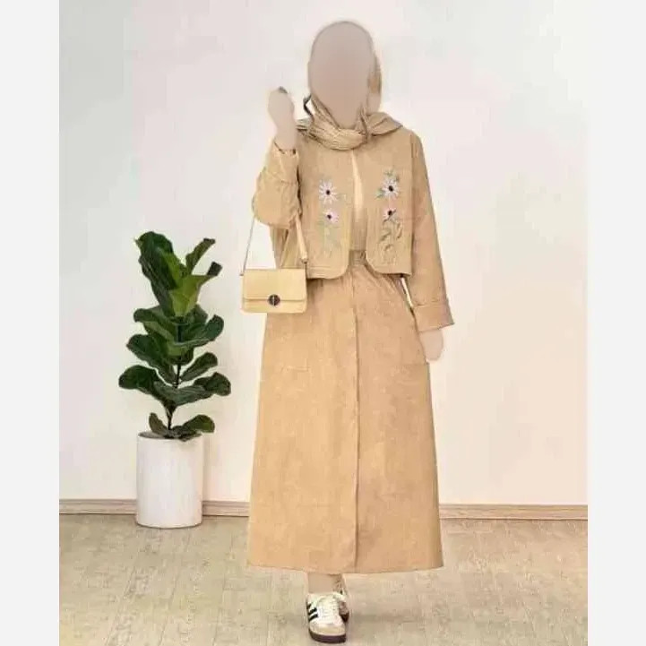 ست کت و دامن زنانه مخمل کبریتی ریز گلدوزی شده رنگ کرم فری سایز