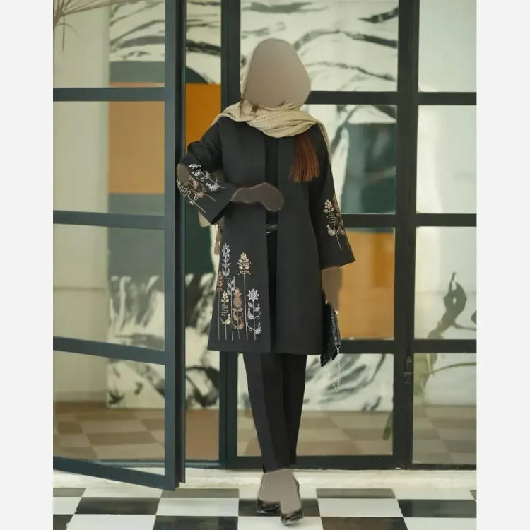 مانتو کتی زنانه مدل هاله جنس مازراتی گلدوزی شده رنگ مشکی