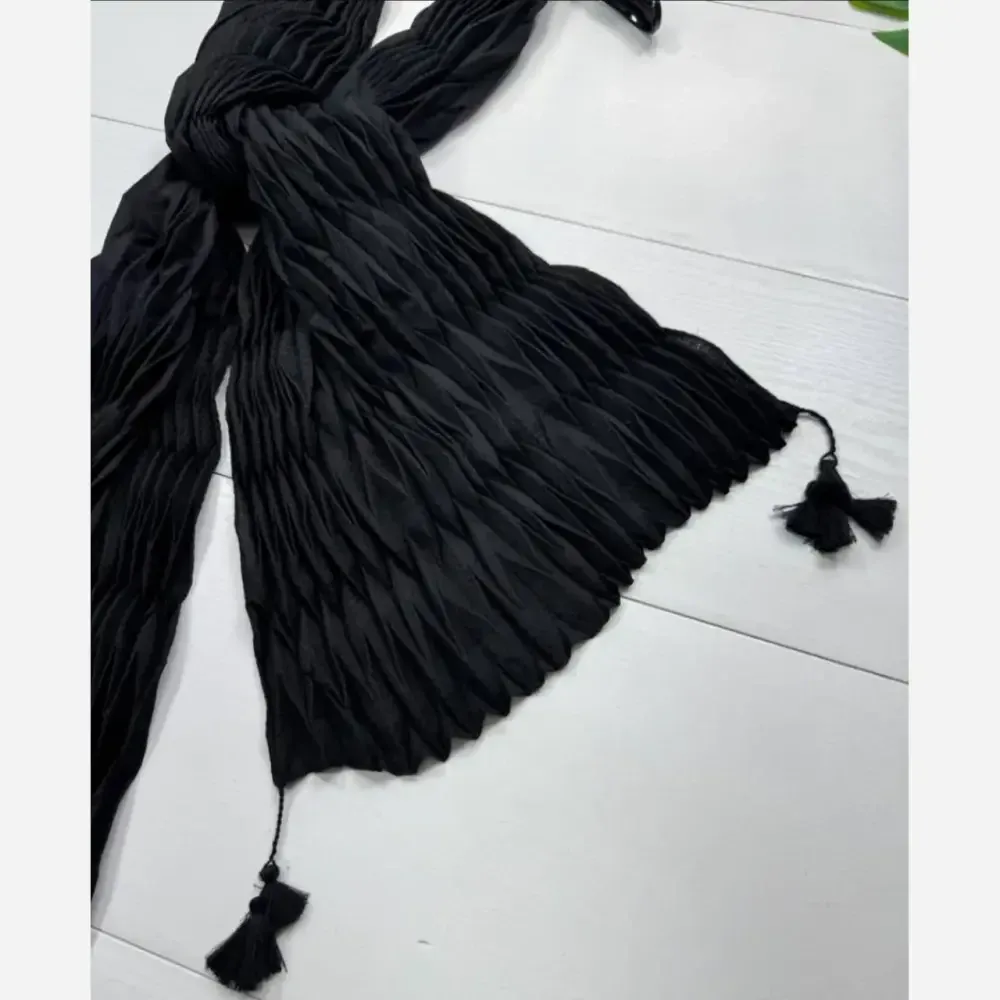 شال سه بعدی نخی مشکی سبک و خنک ابعاد 50 در 210 سانتیمتر
