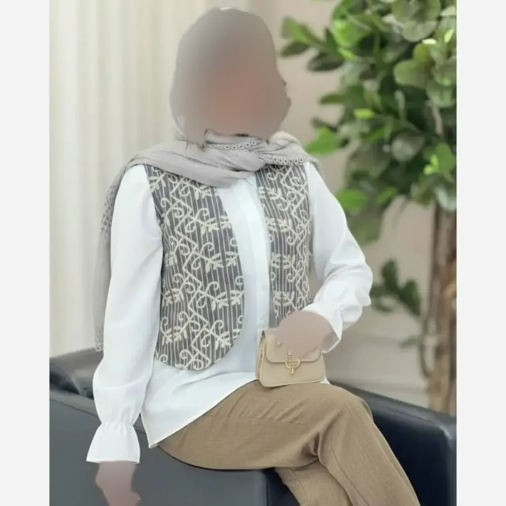 ست سه تیکه زنانه شومیز داکرون و جلیقه خامه دوزی شانتون صوفیا فری سایز 38 تا 46
