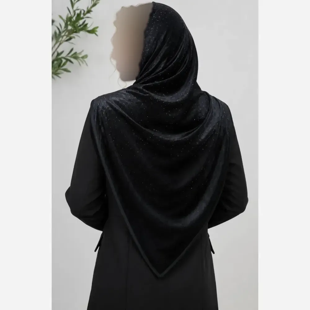 روسری مجلسی قواره دار کوپرا نگین کوبی شده مشکی ابعاد 125 در 125
