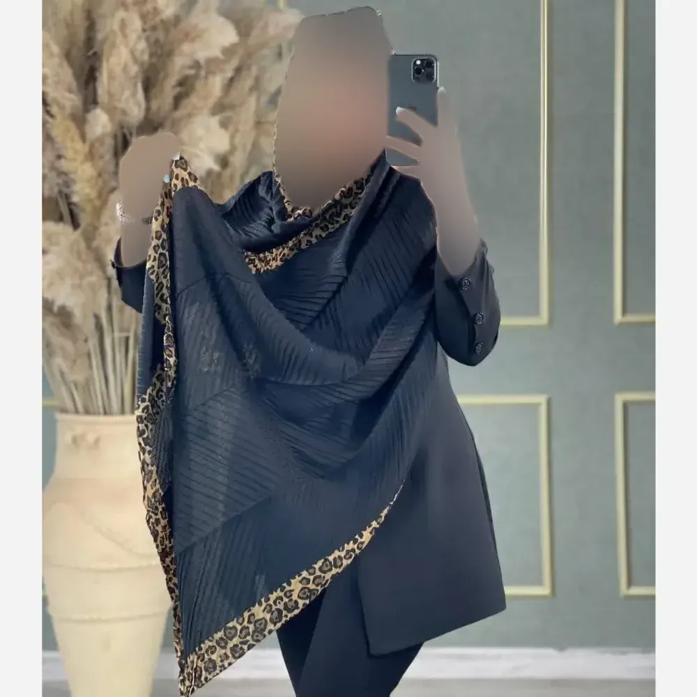 شال حاشیه پلنگی مشکی جنس پلیسه ریز ابعاد 60 در 180 سانت