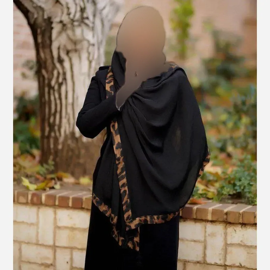 شال حاشیه پلنگی مشکی جنس پلیسه ریز ابعاد 60 در 180 سانت