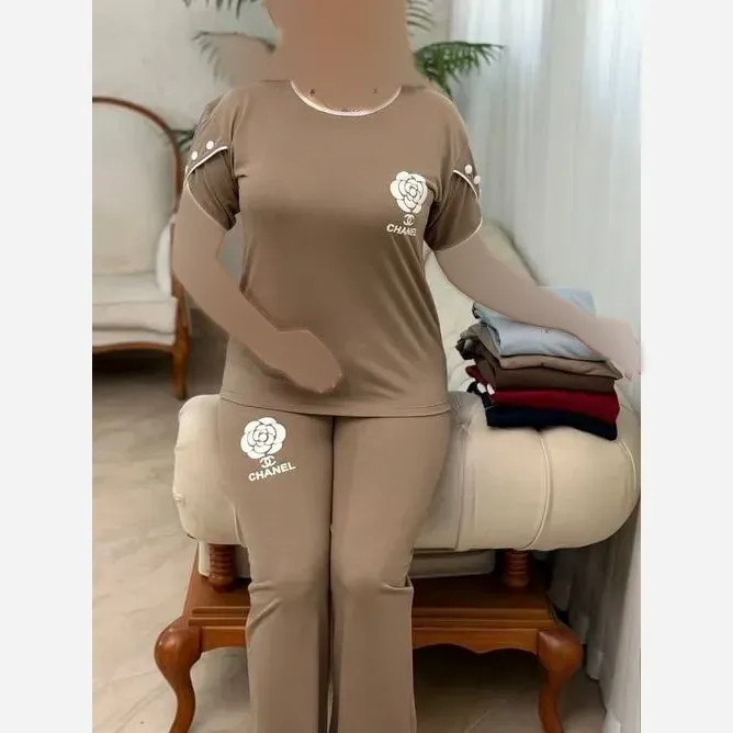 ست تیشرت و شلوار زنانه مدل میقات جنس پنبه گلکسی چاپ پفکی طرح chanel فری سایز
