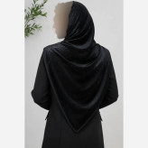 روسری مجلسی قواره دار کوپرا نگین کوبی شده مشکی ابعاد 125 در 125