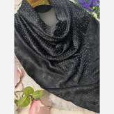 روسری مجلسی قواره دار کوپرا نگین کوبی شده مشکی ابعاد 125 در 125