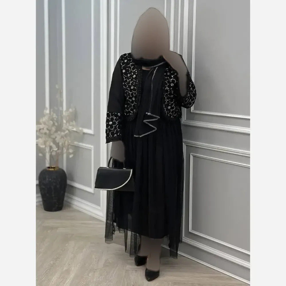 ست سه تیکه زنانه مدل شهرزاد شامل کت و دامن و شال جنس مازراتی مشکی سایز 36 تا 46