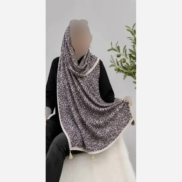 شال زنانه برشکا طرح گل گلی جنس پلیسه ابعاد 175 در 75 سانتیمتر