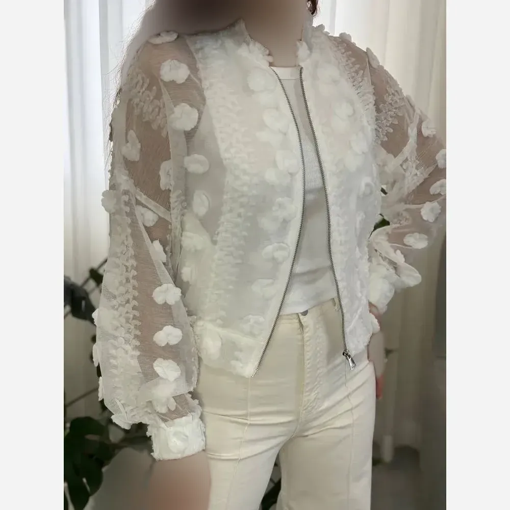 کت بامبر زنانه جنس یاخما گل برجسته فری سایز 36 تا 46 رنگ مشکی و سفید