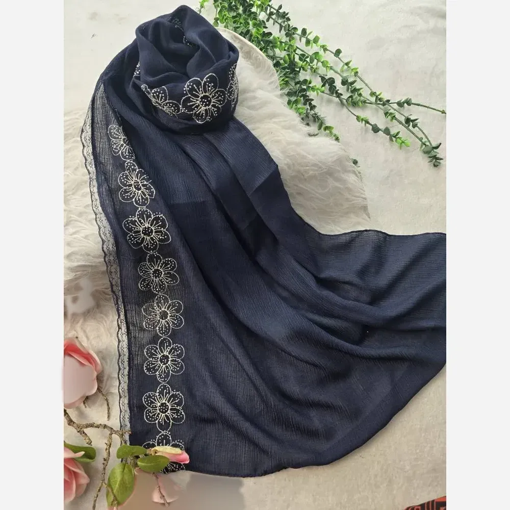شال مجلسی گلدوزی شده زنانه جنس کریشه پلاس با دانتل دوزی ابعاد 180 در 62 سانتیمتر