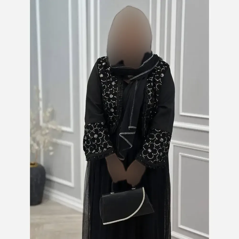 ست سه تیکه زنانه مدل شهرزاد شامل کت و دامن و شال مشکی مازراتی خامه دوزی شده