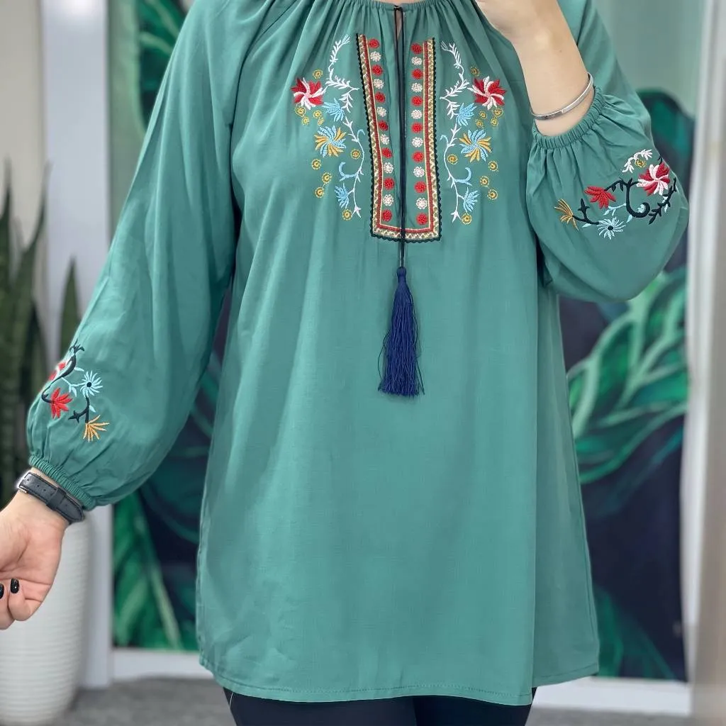 شومیز زنانه گلدوزی شده مدل مارال جنس شانتون فری سایز