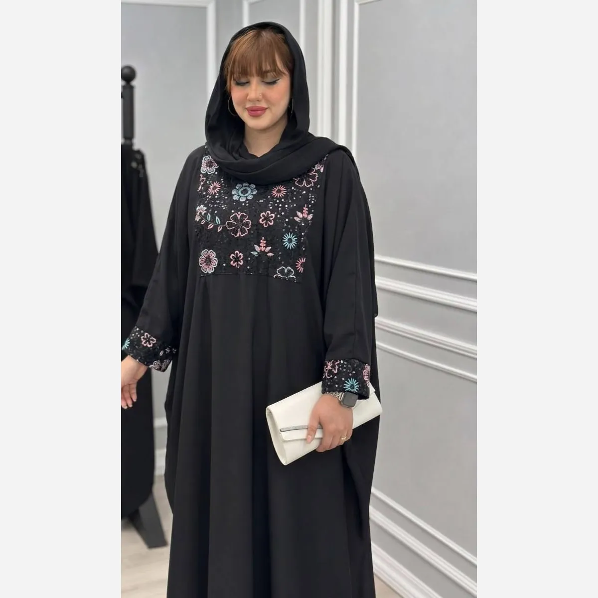 عبا مجلسی زنانه مدل شکوفه جنس الیزه با خرجکار سوزن دوزی رنگ مشکی سایز فری 38 تا 52
