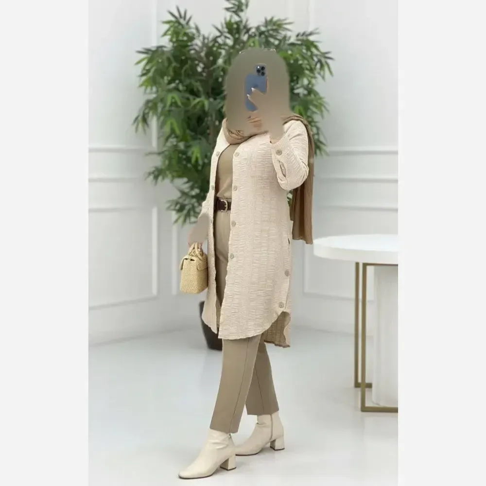 مانتو سروین ژاکارد کوک دوزی درجه یک رنگ مشکی و کرم