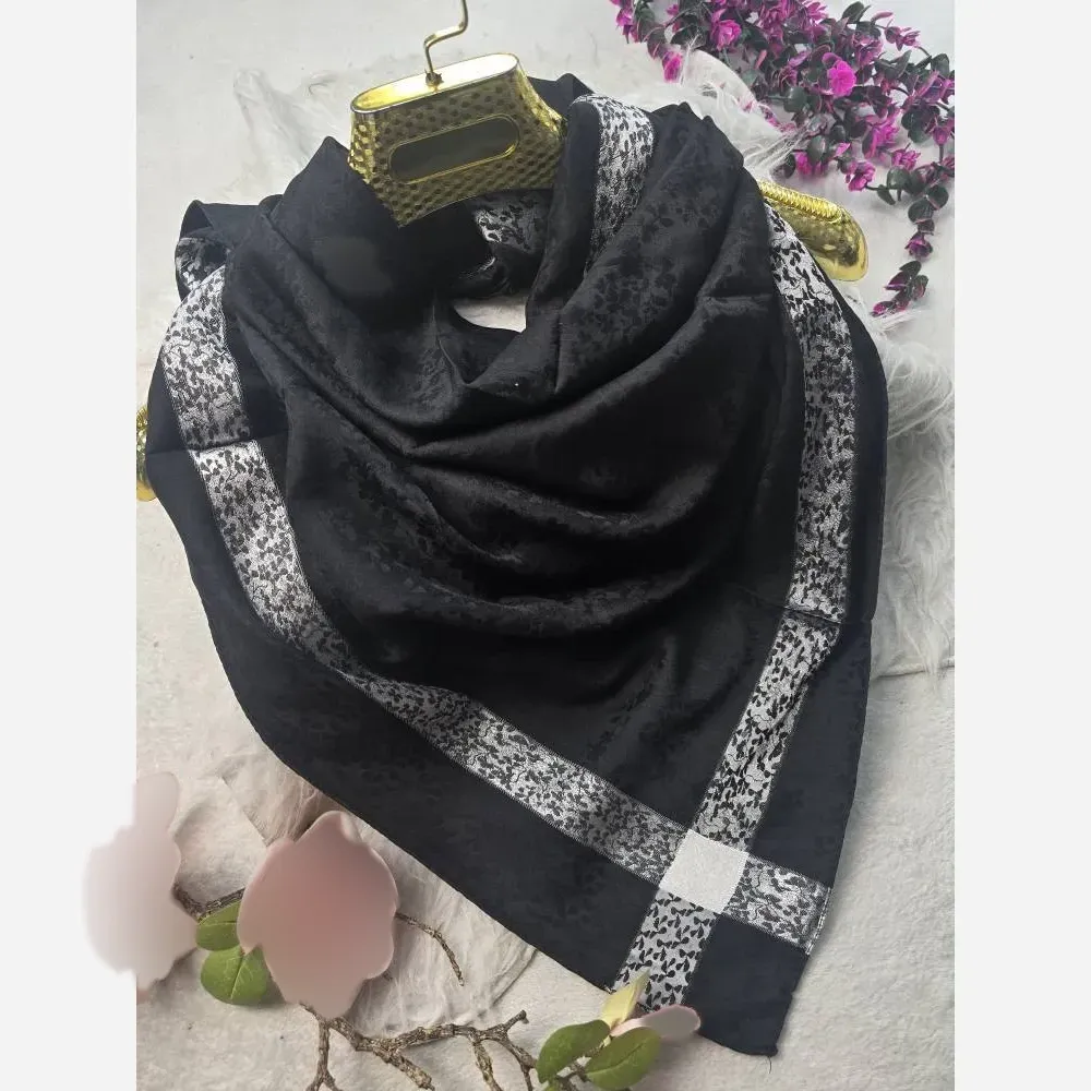 روسری دورو حاشیه نقره ژاکارد ابریشم ترک ابعاد 90 در 90
