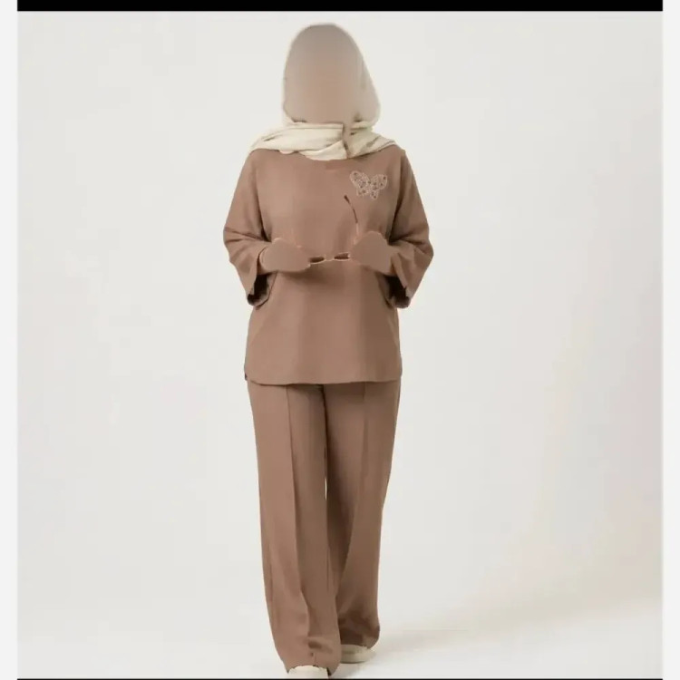 ست تابستانه نارسیس جنس ابروبادی فری سایز رنگ کرم و نسکافه ای