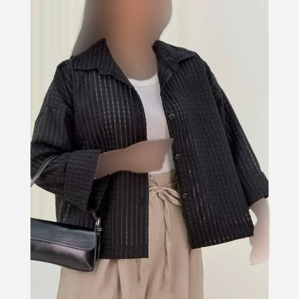 شومیز باکسی حصیری جنس ژاکارد ابریشم حصیری رنگ مشکی سبز نسکافه فری سایز