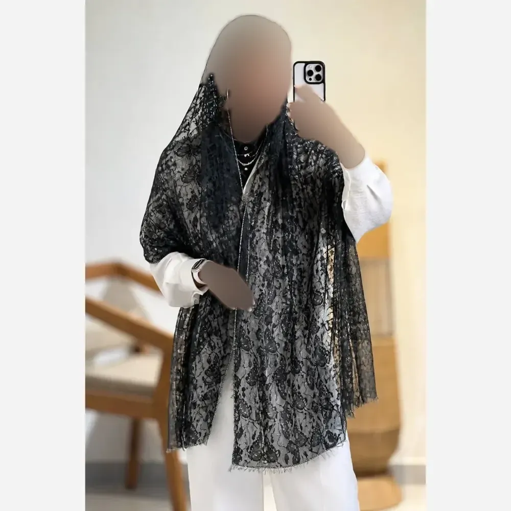 شال مجلسی تور دانتل مشکی فول نگین دور لمه نقره ای