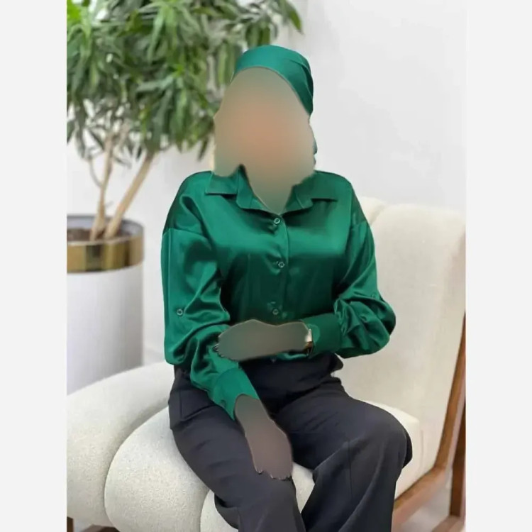 شومیز ساتن مات زنانه و دخترانه فری سایز رنگ مشکی و سبز تیره