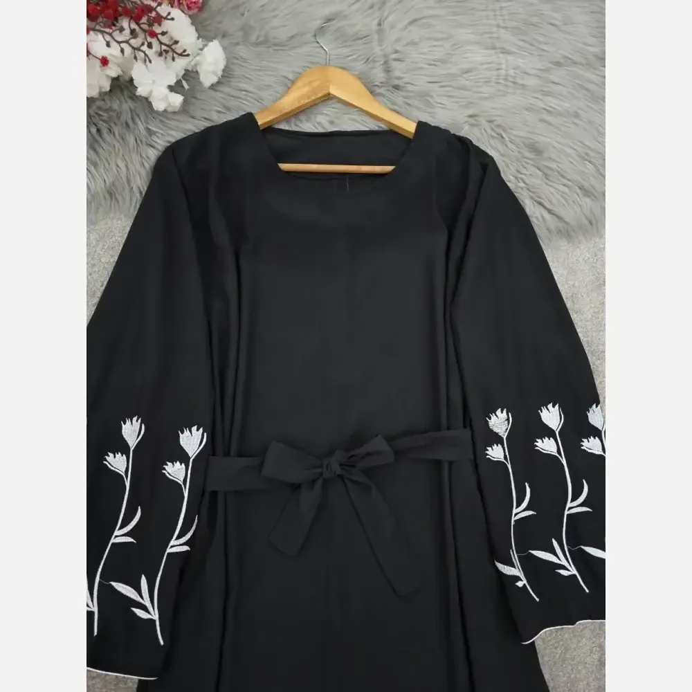پیراهن عبایی گلدوزی شده گل لاله جنس الیزه مشکی فری سایز