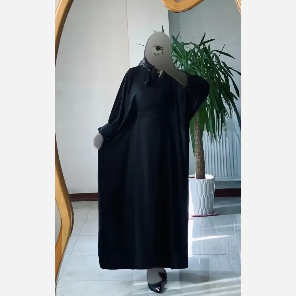 عبایی استین پلیسه راحیل جنس الیزه درجه یک مشکی فری سایز 50