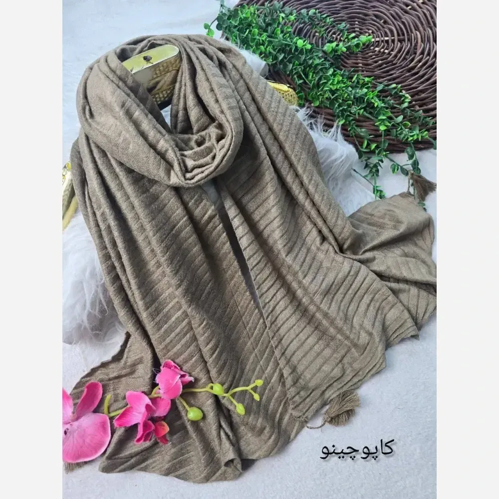 شال مخمل پلیسه چهار فصل ابعاد 192 در 65 سانتی متر رنگ بژ و کاپوچینو
