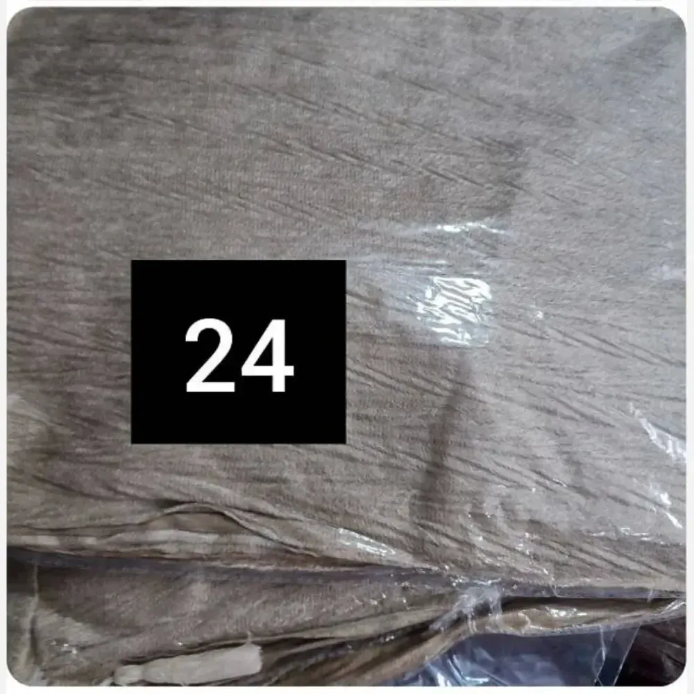 شال مخمل پلیسه چهار فصل ابعاد 192 در 65 سانتی متر رنگ بژ و کاپوچینو