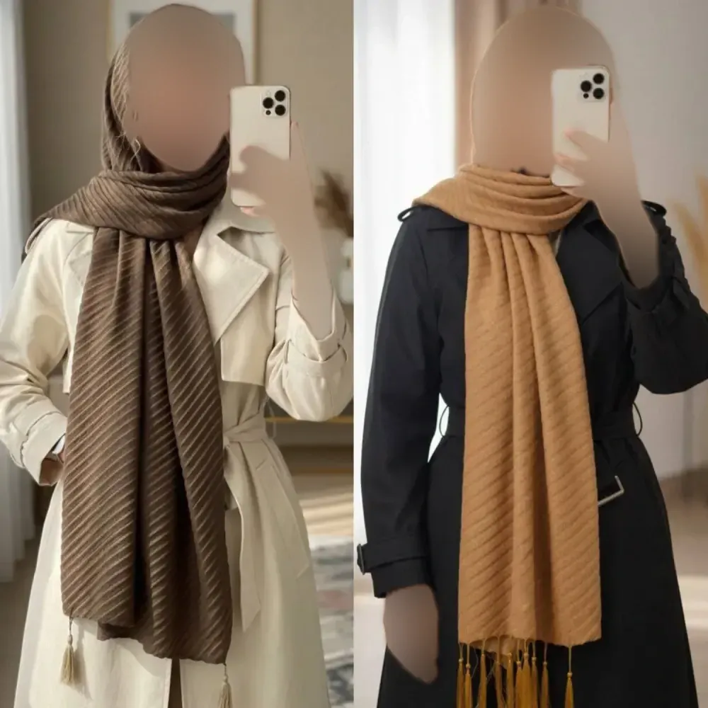 شال مخمل پلیسه چهار فصل ابعاد 192 در 65 سانتی متر رنگ بژ و کاپوچینو