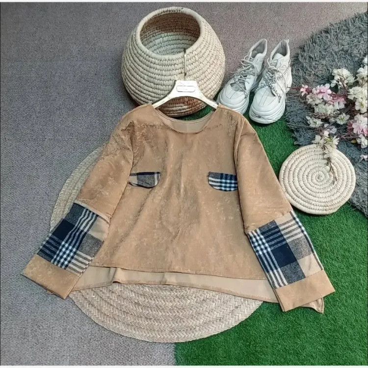 شومیز زمستانه مخمل کبریتی شالین رنگ مشکی و کرم نسکافه ای سایز 38 تا 46 فری سایز