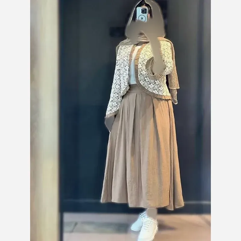 خرید ست شومیز و دامن چین چیلا جنس کراش آیوا و گیپور رنگ طوسی و نسکافه ای