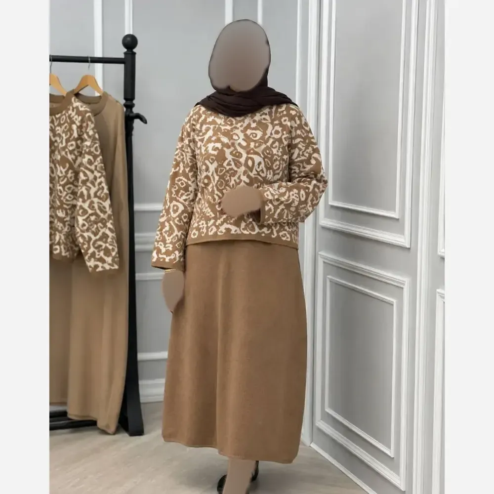 ست رویه و سارافن بافت پلنگی نخ آکرولیک نسکافه ای و کرم سایز 38 تا 46