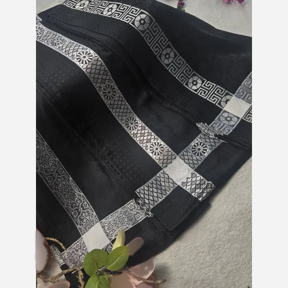روسری دورو حاشیه نقره ژاکارد ابریشم ترک ابعاد 90 در 90
