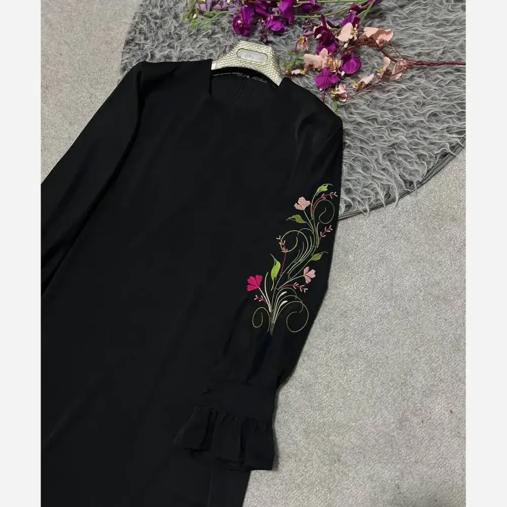 عبا زنانه مدل فرشته جنس الیزه رنگ مشکی گلدوزی شده سایز 1 و 2