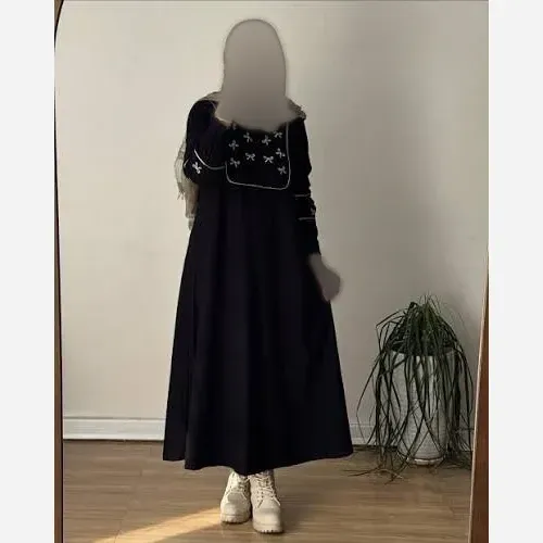 عبا زنانه مدل پاپیون جنس کرپ کادنزا رنگ مشکی فری سایز گلدوزی شده