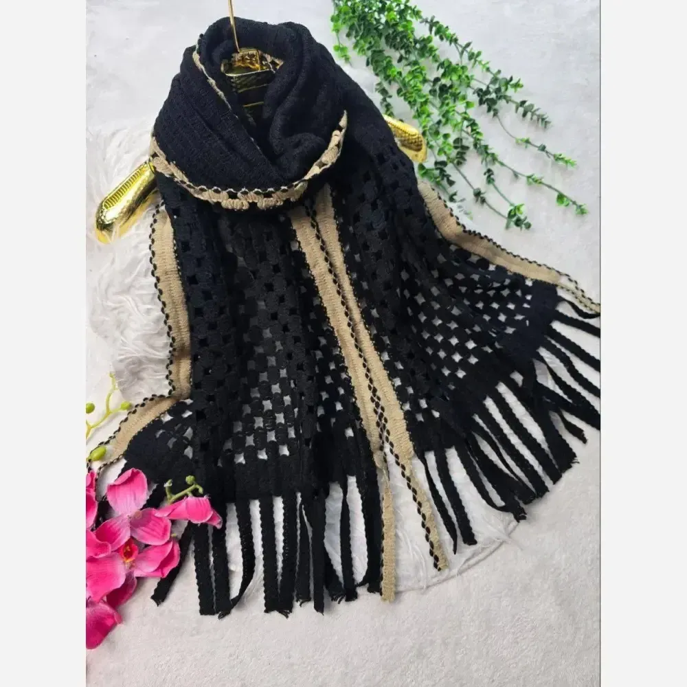 شال بافت مشکی زنانه طرح سه بعدی ابعاد 180 در 51 سانتی متر