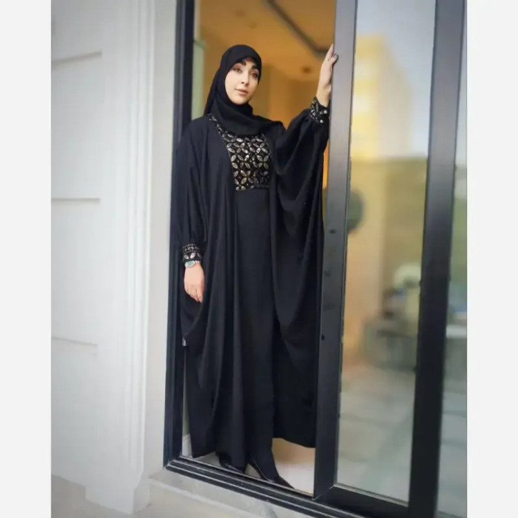عبا مشکی طرح محیا با خرجکار سوزن دوزی هندی کرپ الیزه