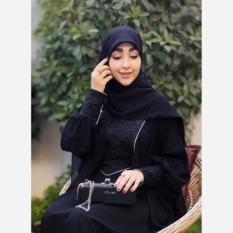 عبای زنانه طرح حسنا جنس کرپ الیزه رنگ مشکی فری سایز