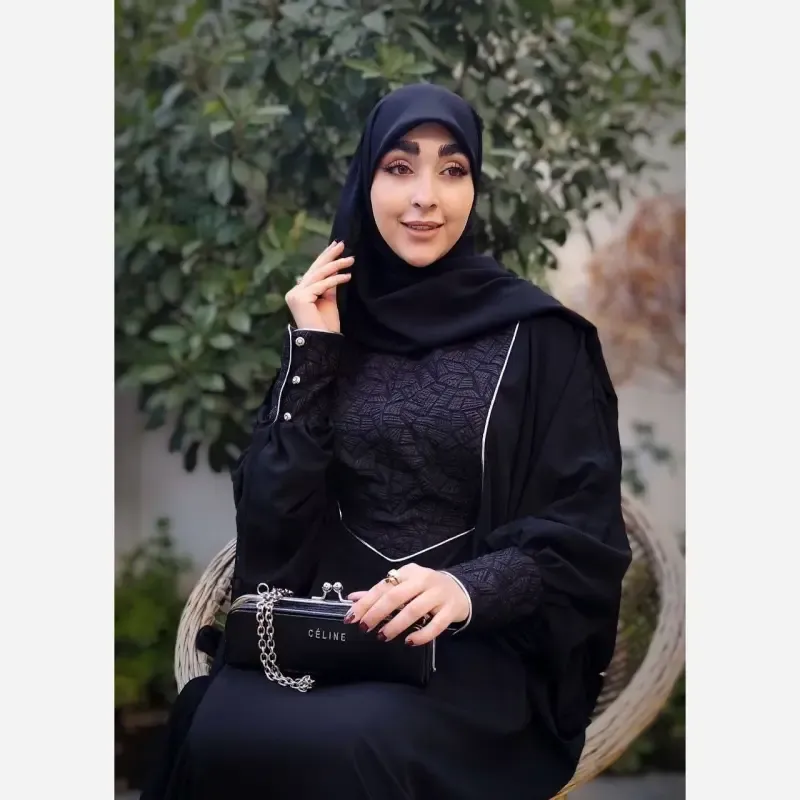 عبای زنانه طرح حسنا جنس کرپ الیزه رنگ مشکی فری سایز